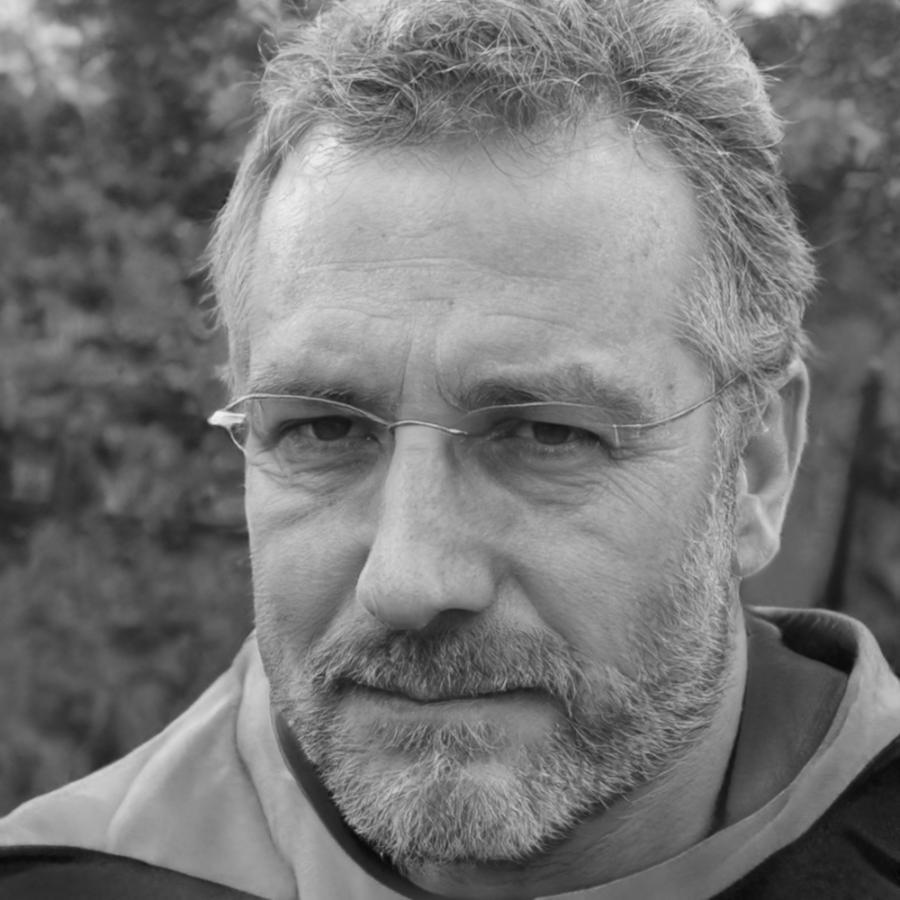 Portrait de Maxime Dubois, expert en analyse financière